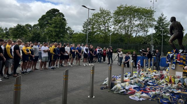 Leeds Rhinos players paying respects to Rob Burrow on Monday