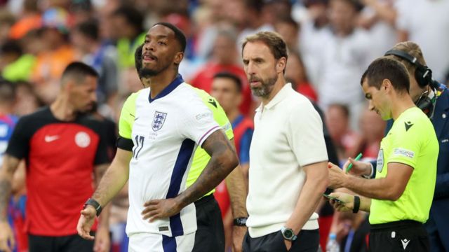 England manager Gareth Southgate and striker Ivan Toney standing side by side during England's Euro 2024 match against Slovakia.  Ivan Toney is about to come on for Harry Kane