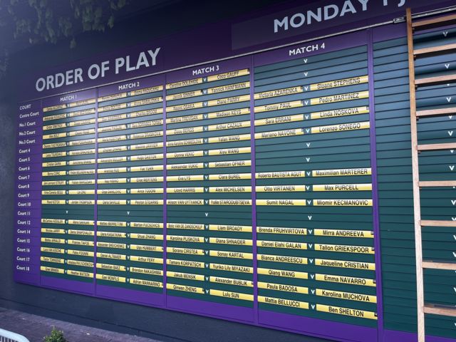 Order of play board