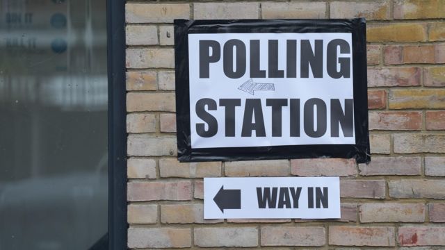 A sign marking the entrance to the polling station