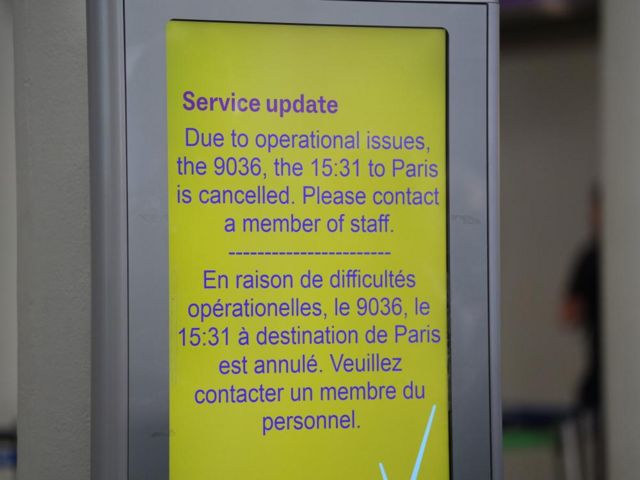 Sign titled Service Update with the following text: Due to operational issues, the 9036, the 15:31 to Paris is cancelled. Please contact a member of staff. This text is also in French