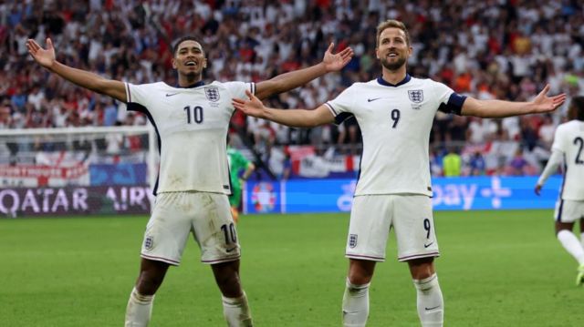 Jude Bellingham of England celebrates scoring the 1-1 goal with his teammate Harry Kane (R) during the UEFA EURO 2024 Round of 16 soccer match between England and Slovakia