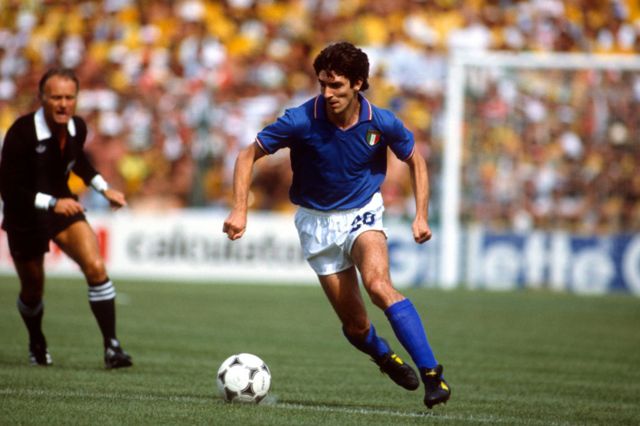 Paulo Rossi competing against Brazil during the 1982 World Cup in Barcelona
