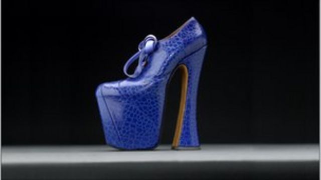 Naomi Campbell Recalls Fall in Vivienne Westwood's 12-Inch Heels – Footwear  News
