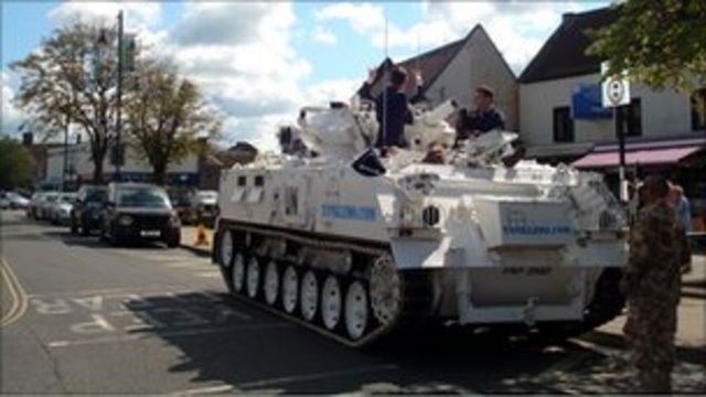 Midsomer Norton Schoolchildren Take White Tank To Class c News