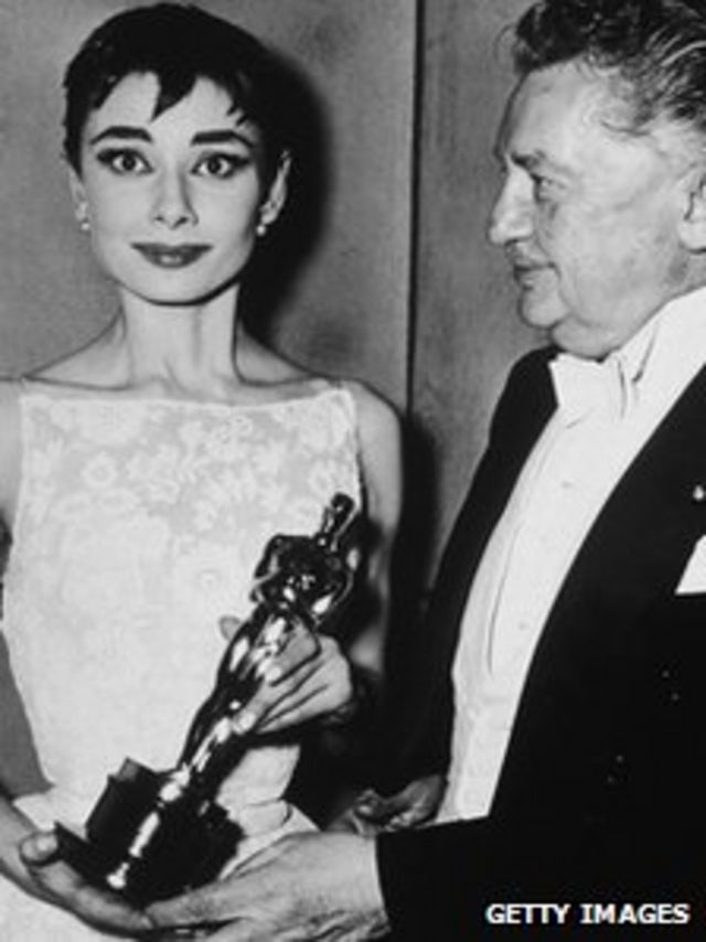 Audrey Hepburn Roman Holiday dress to go on sale - BBC News
