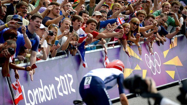 Crowds cheer Bradley Wiggins at Olympics