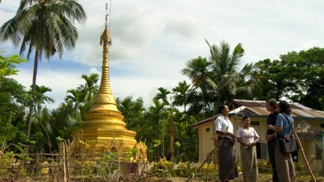 People by Buddhist stupa