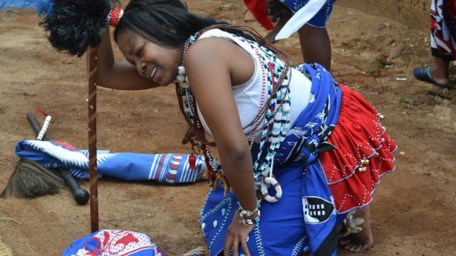 Witnessing a South African healer at work - BBC News