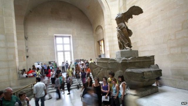 winged victory of samothrace louvre statues