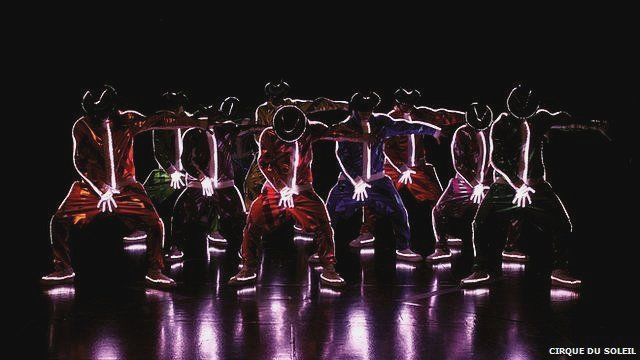 Cirque du soleil performers in michael jackson show