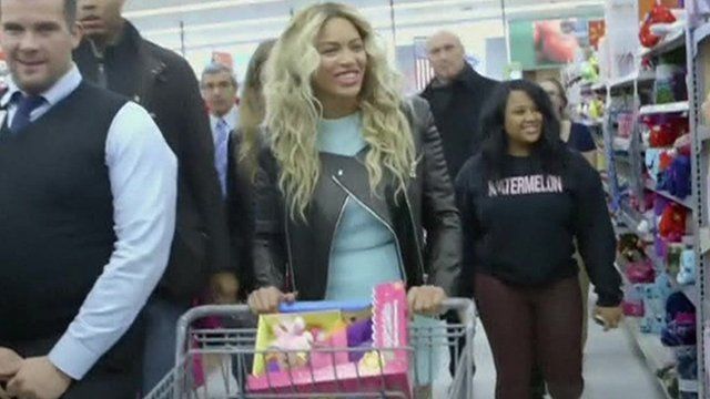 Beyonce shopping in Walmart