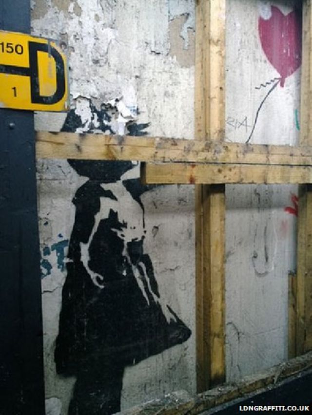 Automatisch half acht Vijandig London Banksy Girl and Balloon mural to be removed - BBC News
