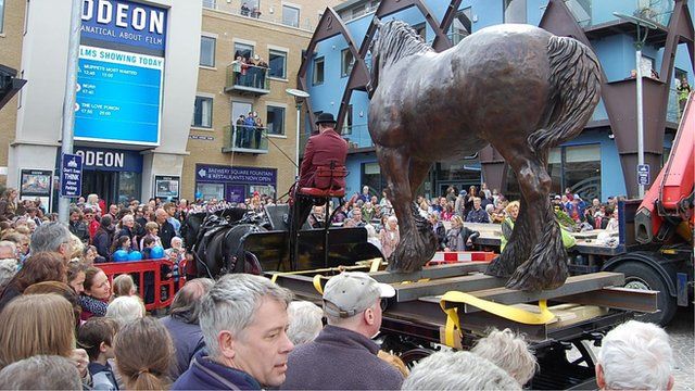 The sculpture on the dray cart