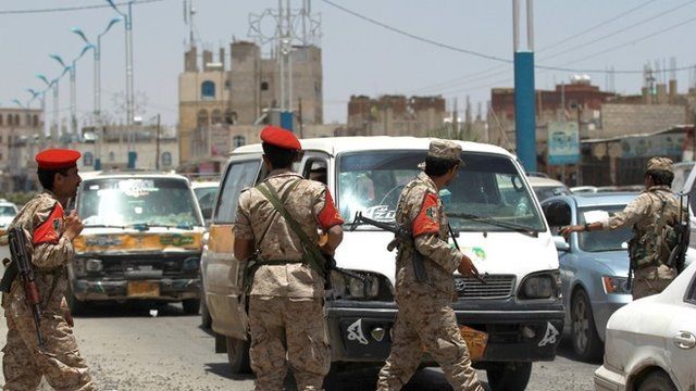 Yemeni soldiers in Sanaa (20 April 2014)