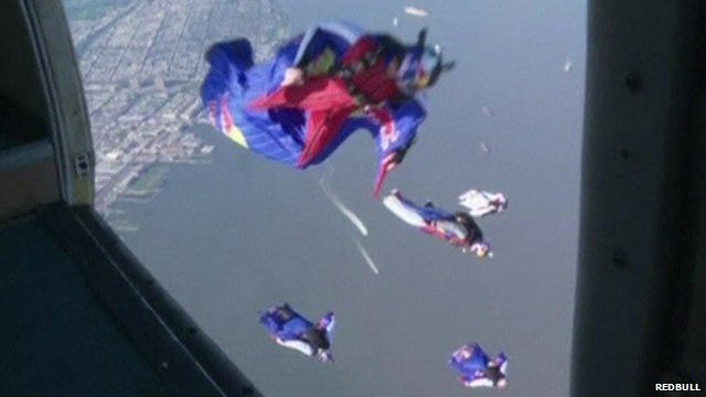Wingsuit flyers