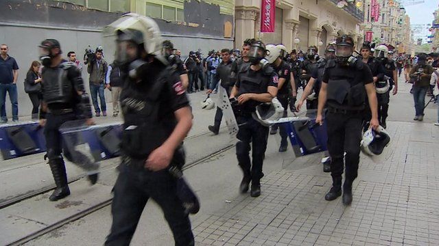 Police in Istanbul's main boulevard