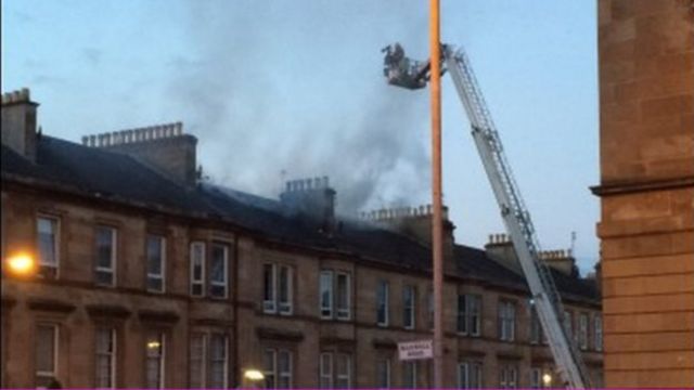 Body of man found after Pollokshields tenement fire - BBC News