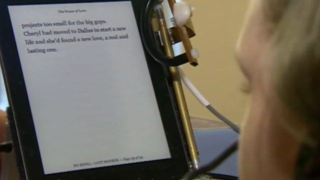 Device to turn pages of an electronic book reader