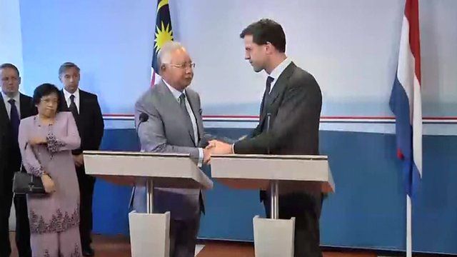 Malaysian PM Najib Razak shakes hands with Dutch PM Mark Rutte