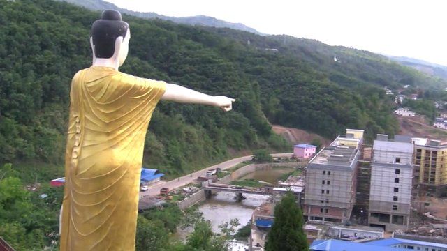 Statue overlooking Mong La