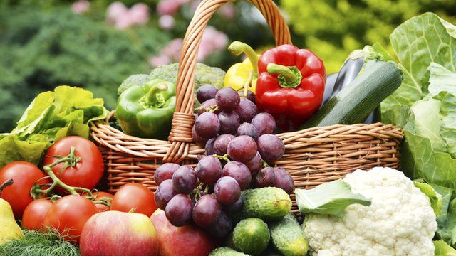 Experts advise eating a wide range of fruit and vegetables