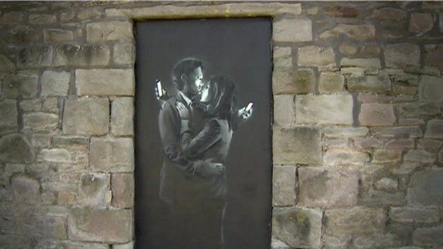 Banksy's Mobile lovers piece