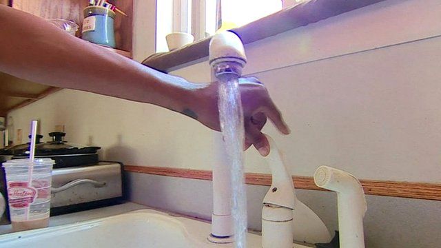 Detroit resident turns on water tap