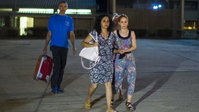 Brett and Naghemeh King, centre and left, leave Soto Del Real prison in Madrid, Spain, Tuesday, Sept. 2, 2014