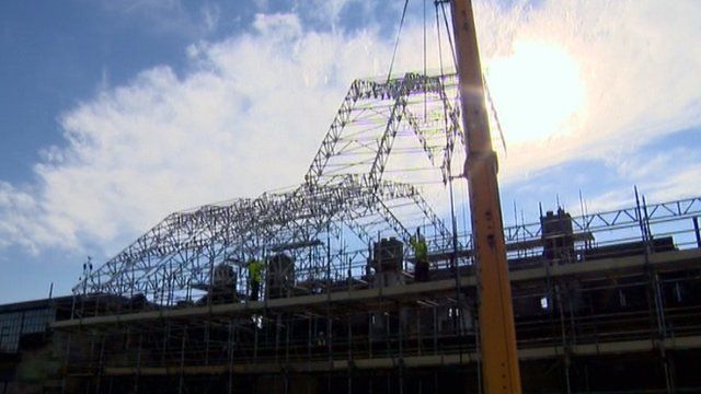 Temporary roof is hoisted into place at Glasgow School of Art