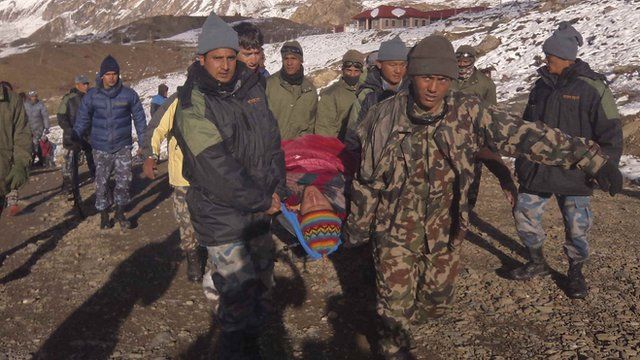 Nepalese army personnel carry a victim rescued from the avalanche at Thorang-La in Annapurna Region in this October 15, 2014 handout photo provided by Nepal Army