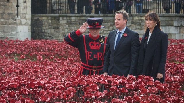 David Cameron and his wife visit the Tower of London