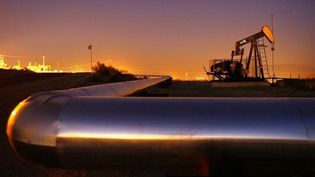 Oil rig extracting petroleum in Taft, California