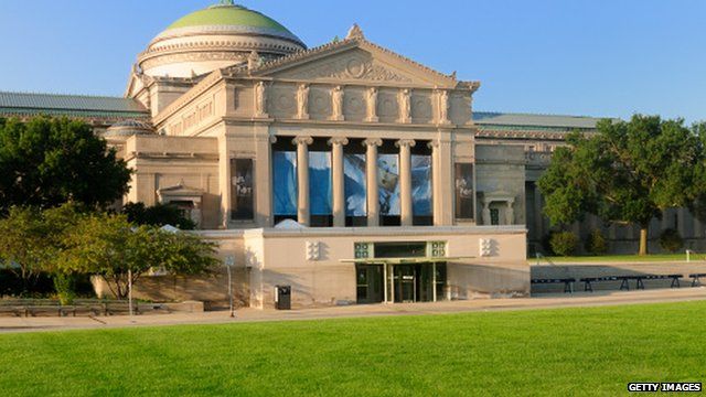 Obama chooses adopted hometown Chicago for library - BBC News