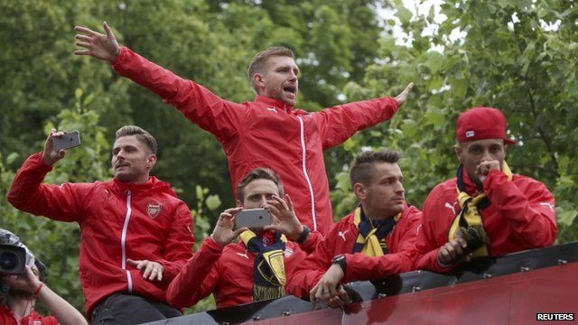 Arsenal players on victory bus