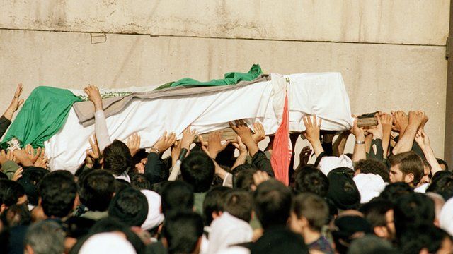 Khomeini's coffin held aloft by mourners