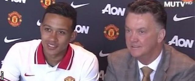 Manchester United sign Memphis Depay in £25m deal