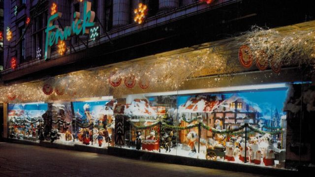 The art of the Christmas window display - BBC News