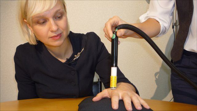 Rebecca Morelle at the pain laboratory