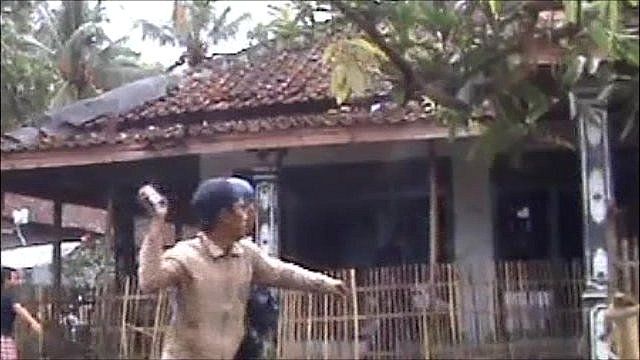 Indonesia Angry Muslim Crowd Attacks Java Churches Bbc News 