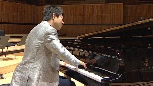 Lang Lang: The 'rock star' Chinese pianist - BBC News