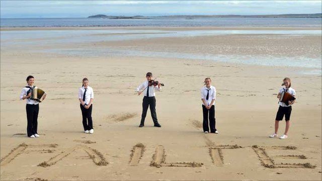 Children from a school on Lewis stand on a beach (Picture: Royal National Mod)