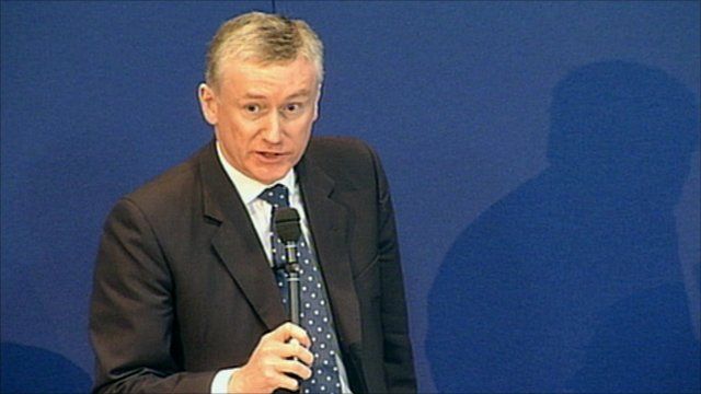 Sir Fred Goodwin apologises to RBS shareholders