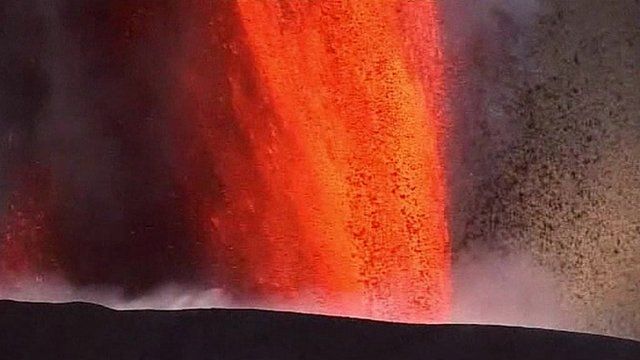 DR Congo's Nyamulagira volcano's spectacular eruption - BBC News