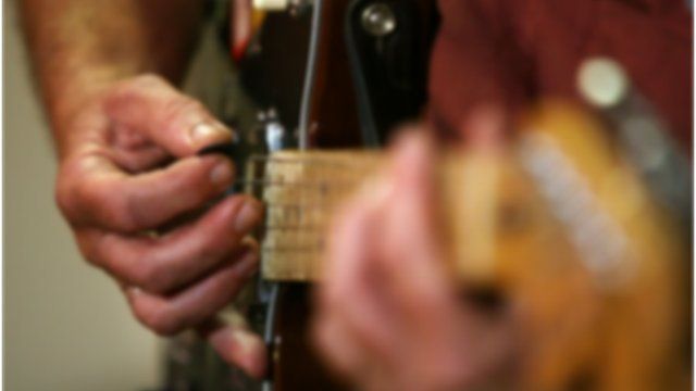 Chwarae gitar
