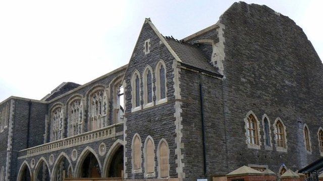Cafodd Neuadd Gwyn ei ddifrodi gan dân yn 2007