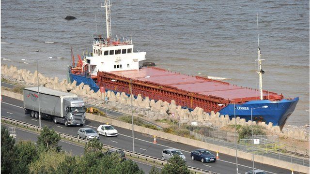 MV Carrier yn Llanddulas