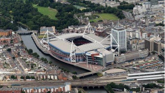 Stadiwm y Mileniwm yng Nghanol Caerdydd