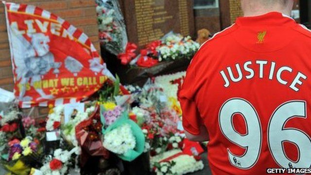 Cofio dioddefwyr Hillsborough