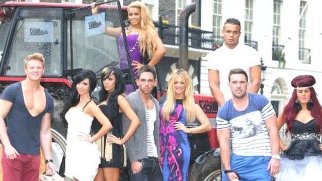 Llun o'r cast